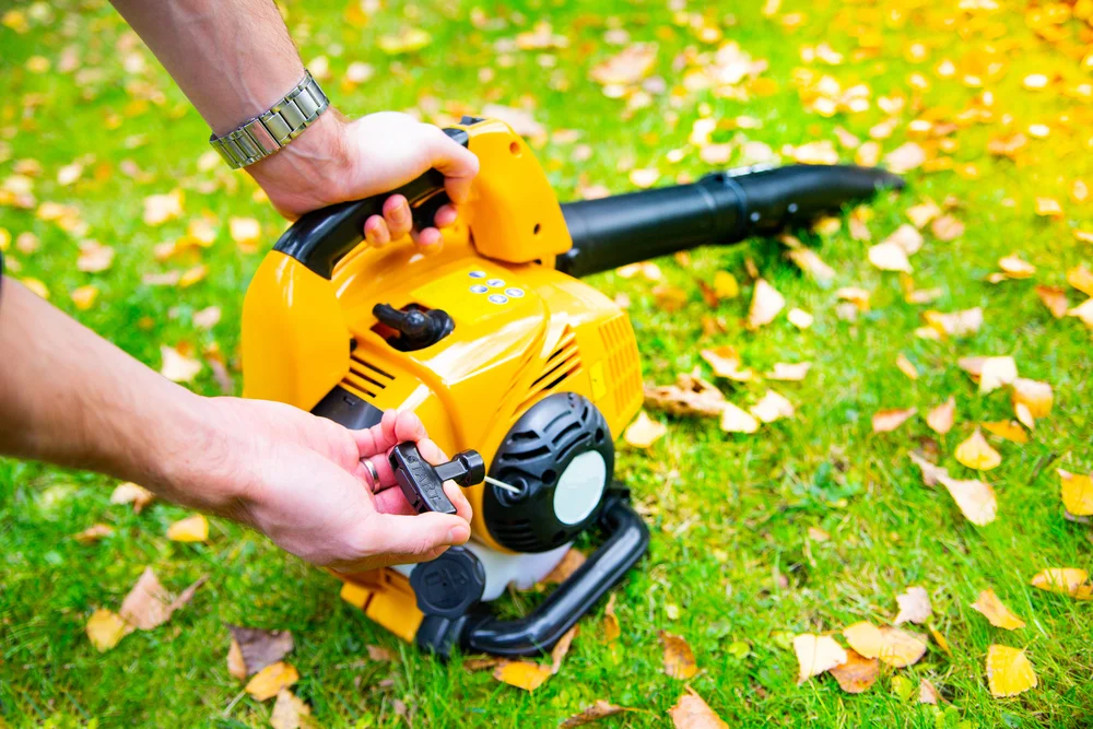 How to Start a Leaf Blower